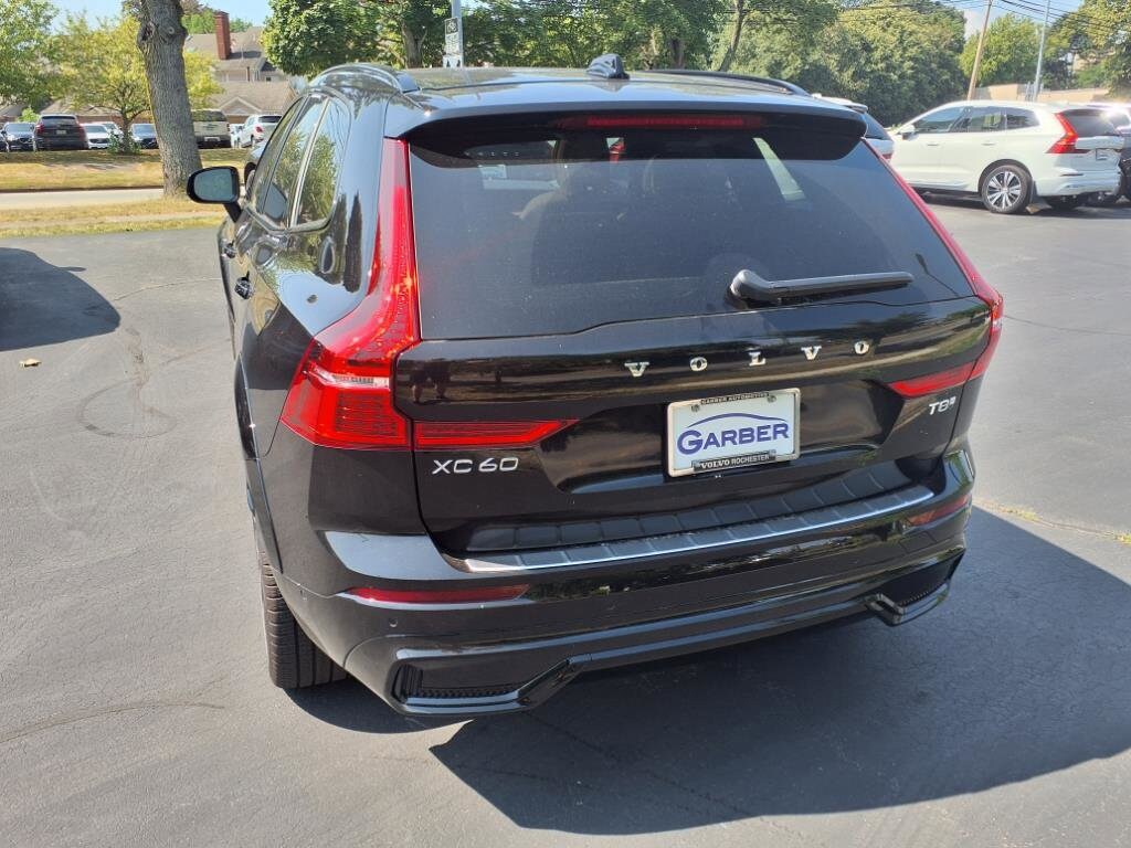2025 Volvo XC60 Hybrid T8 photo 2