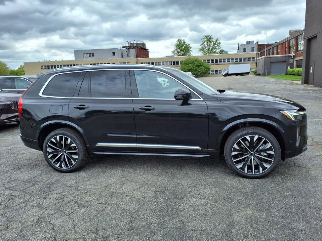 2025 Volvo XC90 T8 Plus photo 2