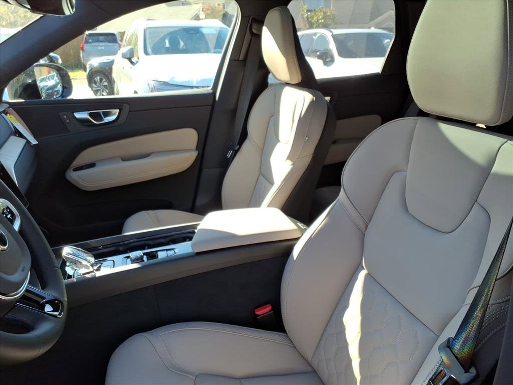 2026 Volvo XC60 Plus - Photo 16