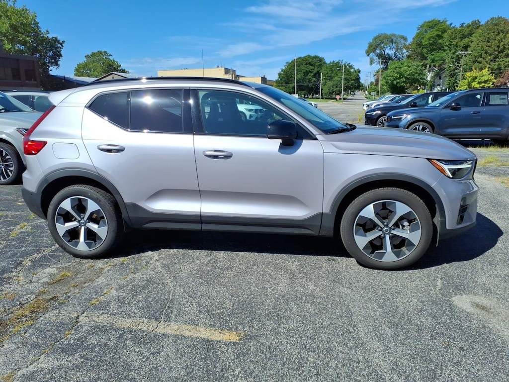 New 2026 Volvo XC40 B5 Plus SUV