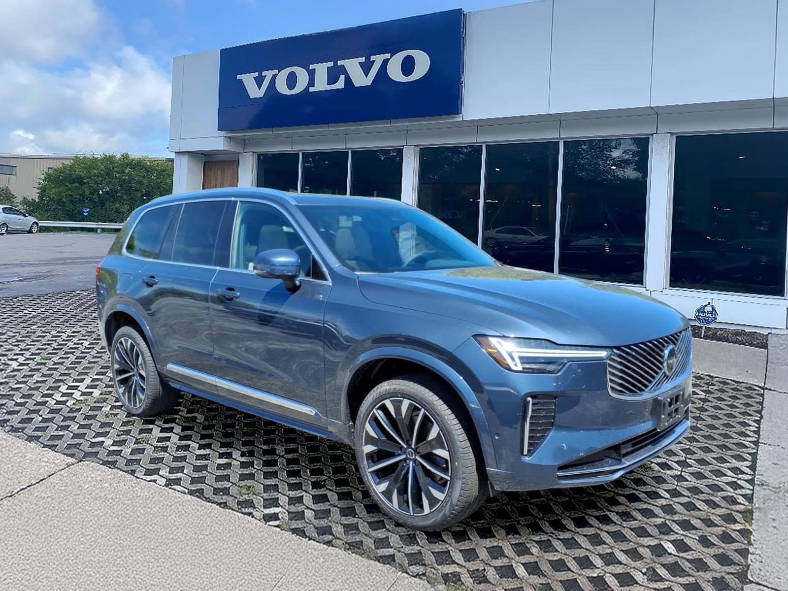 2026 Volvo XC90 B5 Plus Bright 4WD's photo