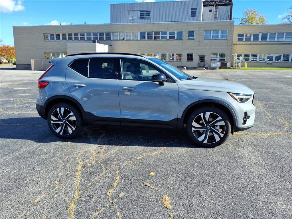 New 2026 Volvo XC40 B5 Ultra SUV