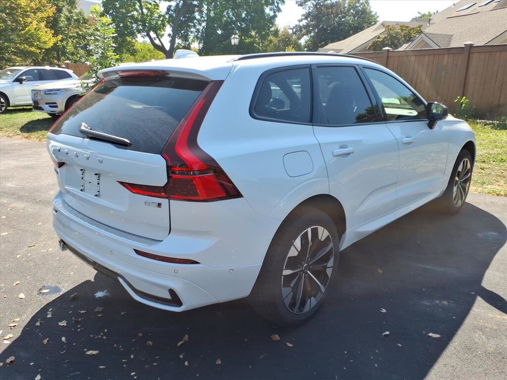2026 Volvo XC60 B5 Plus photo 3