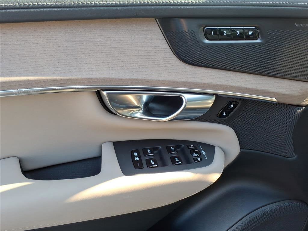 2026 Volvo XC90 Plus - Photo 13