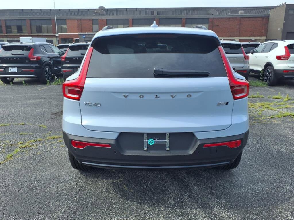 2026 Volvo XC40 Plus photo 3