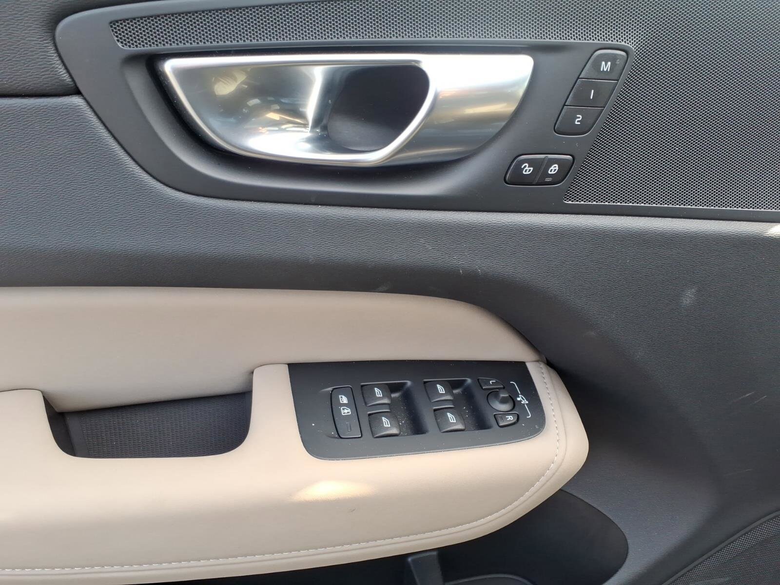 2026 Volvo XC60 Plus - Photo 13
