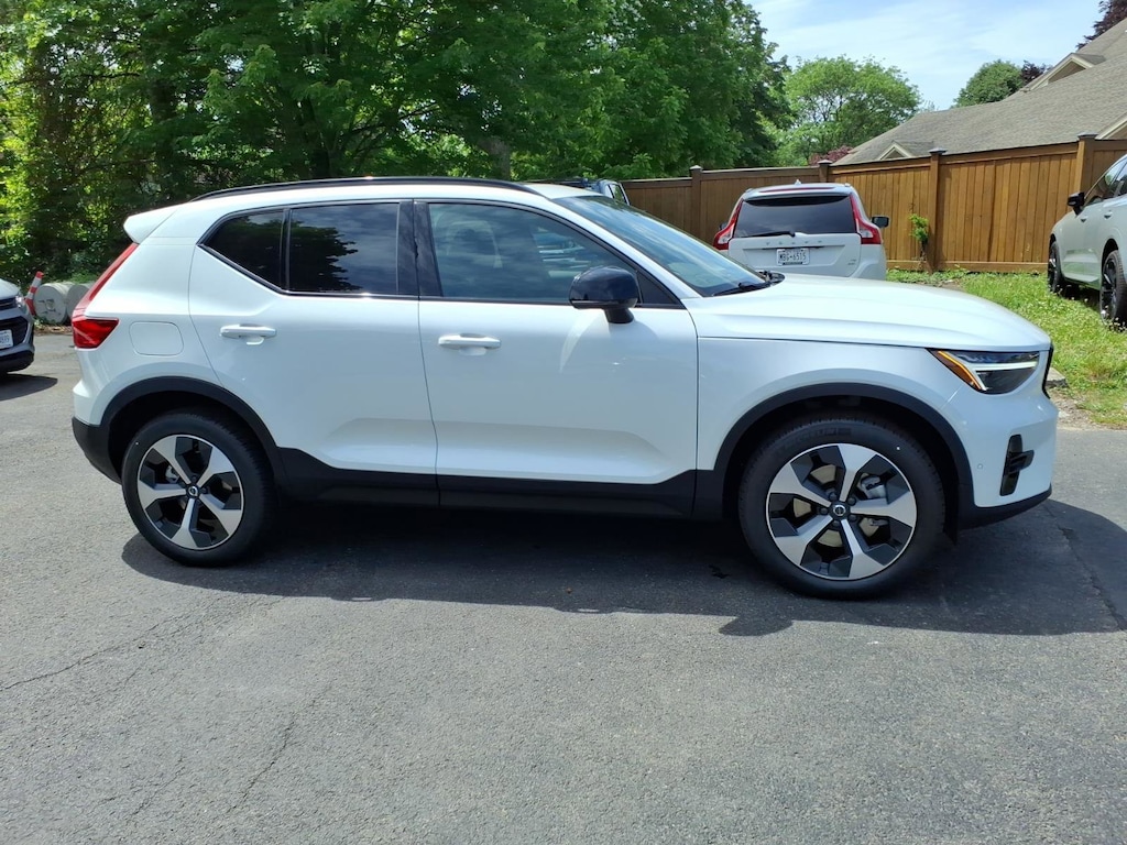 New 2026 Volvo XC40 B5 Plus SUV