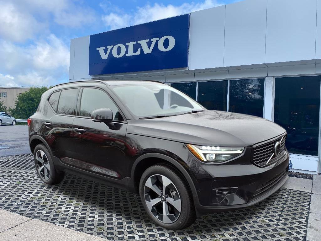 New 2026 Volvo XC40 B5 Plus SUV