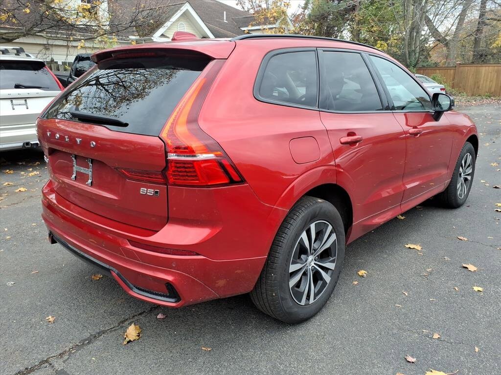 2024 Volvo XC60 B5 Core photo 2