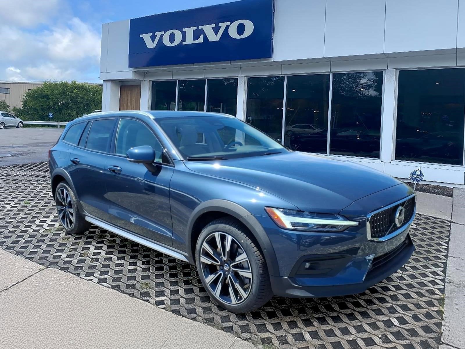2026 Volvo V60 Cross Country B5 Ultra AWD's photo