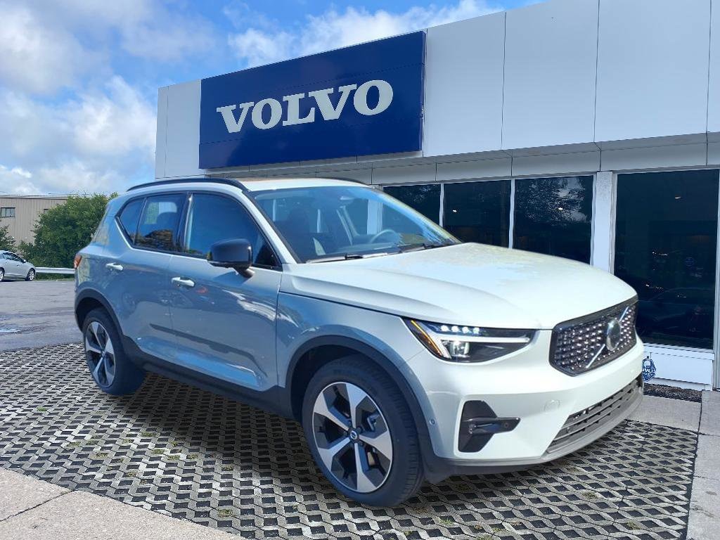 New 2026 Volvo XC40 B5 Plus SUV