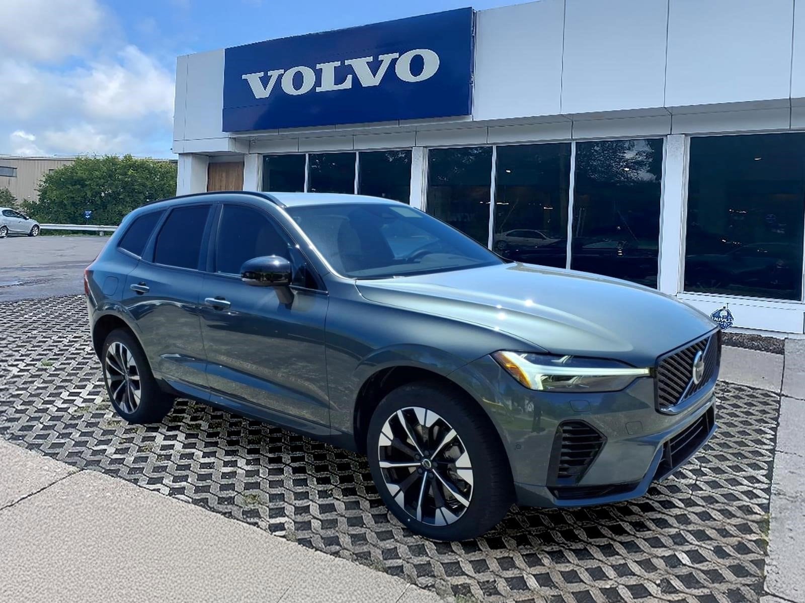 2026 Volvo XC60 T8 Plus Dark AWD's photo