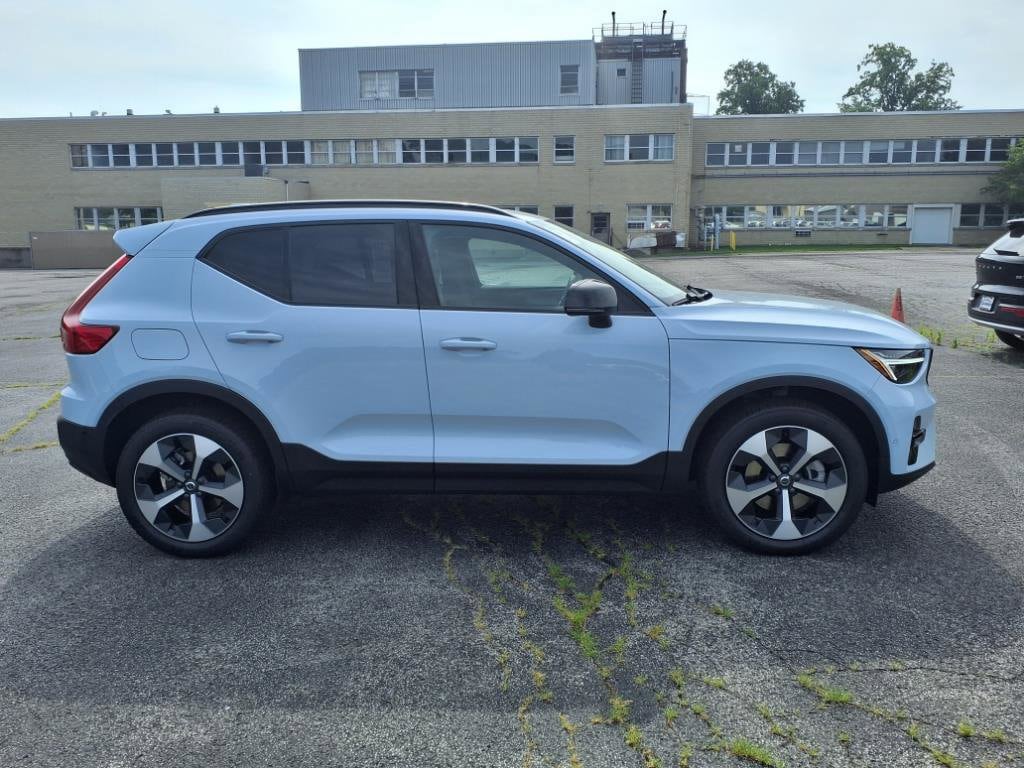 New 2026 Volvo XC40 B5 Plus SUV