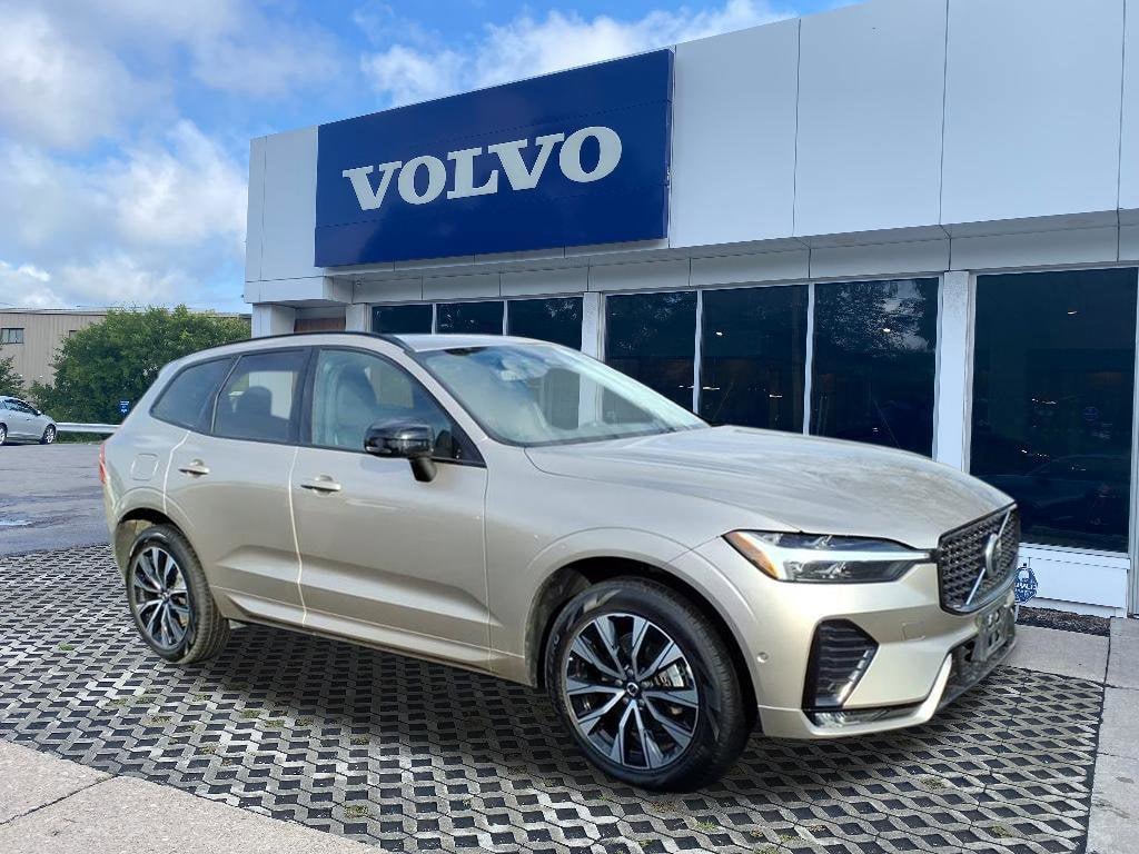 2025 Volvo XC60 Plus's photo