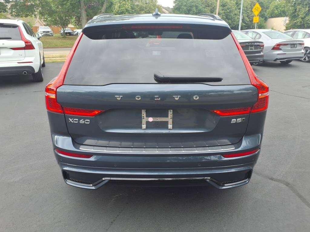2024 Volvo XC60 B5 Core photo 3