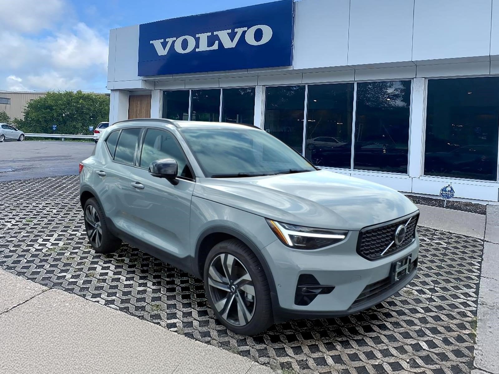 2026 Volvo XC40 Plus
