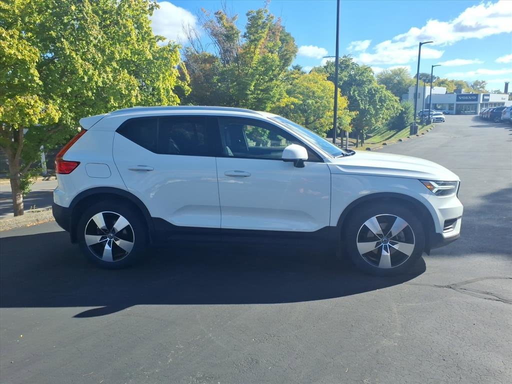 Used 2020 Volvo XC40 T5 Momentum SUV