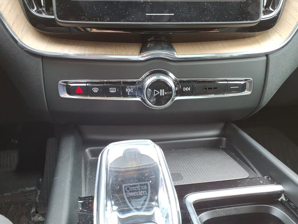 2026 Volvo XC60 Plus - Photo 22