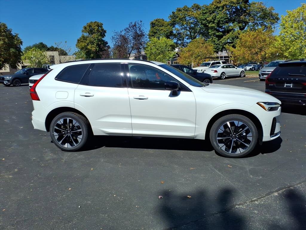 2026 Volvo XC60 B5 Plus photo 2