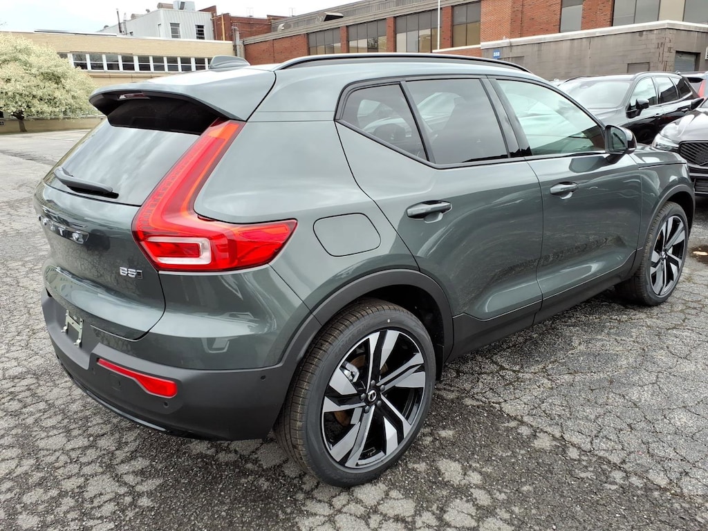 New 2026 Volvo XC40 B5 Plus SUV
