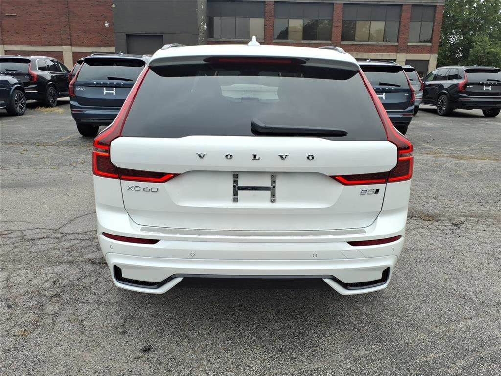 2026 Volvo XC60 B5 Plus photo 3