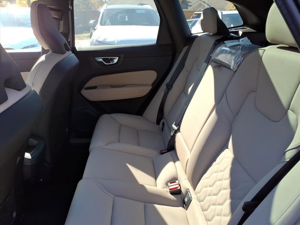 2026 Volvo XC60 Plus - Photo 11