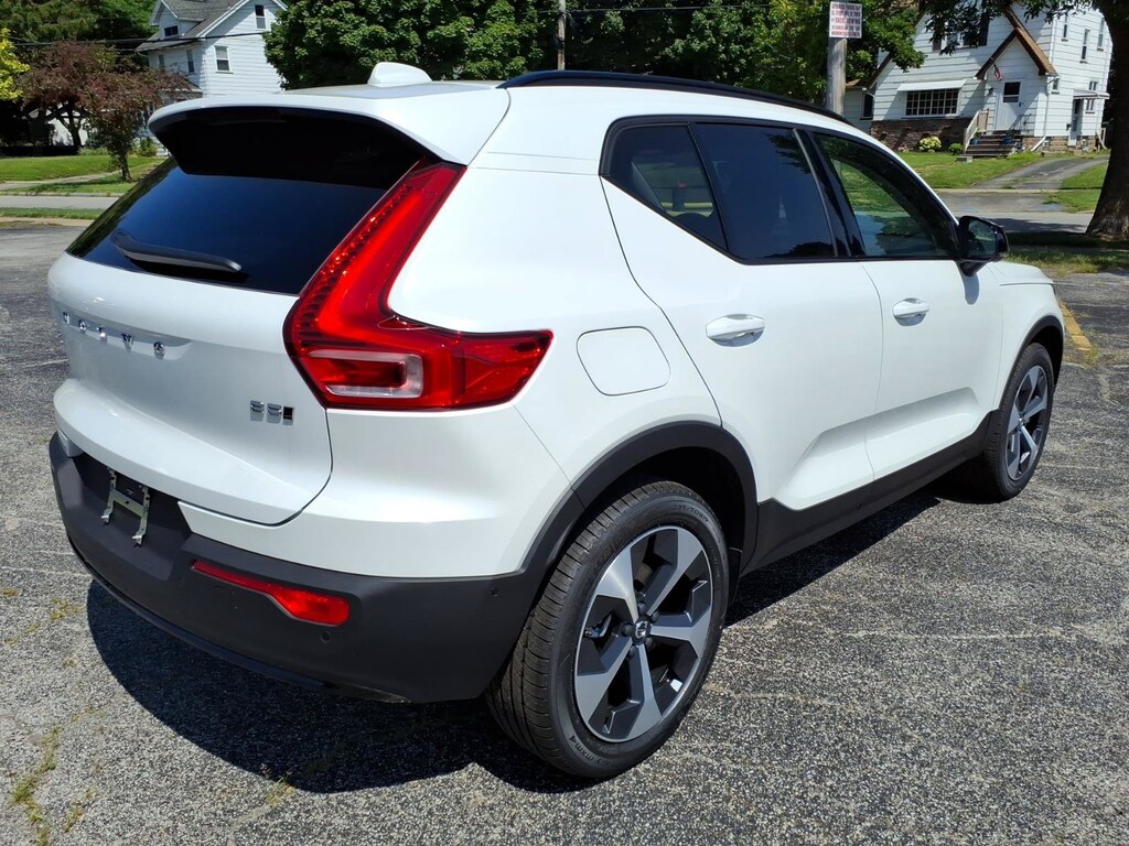New 2026 Volvo XC40 B5 Plus SUV