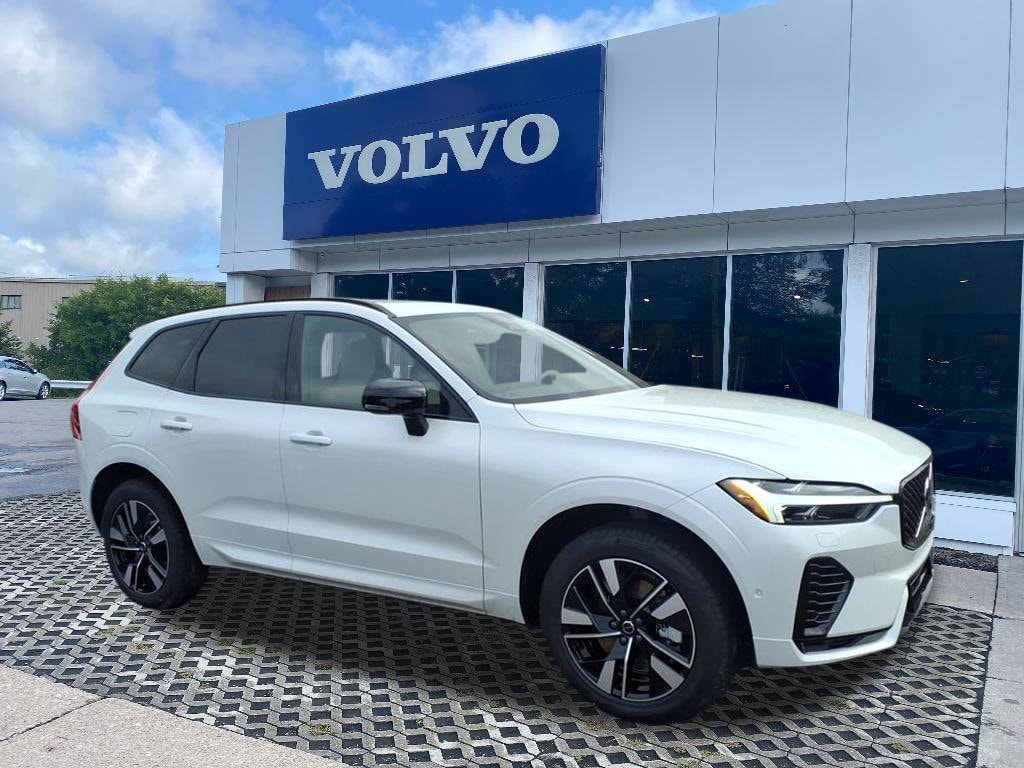 2026 Volvo XC60 Plus's photo