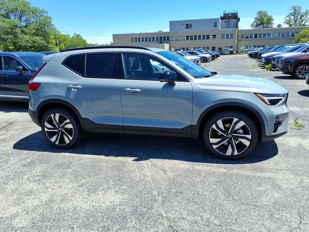 New 2026 Volvo XC40 B5 Plus SUV