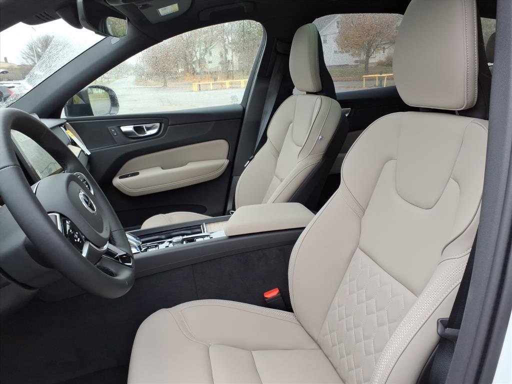 2026 Volvo XC60 Plus - Photo 14