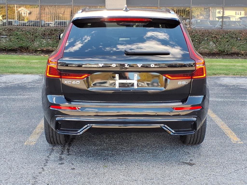 New 2026 Volvo XC60 B5 Plus SUV