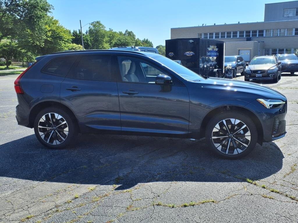 2026 Volvo XC60 B5 Plus photo 2