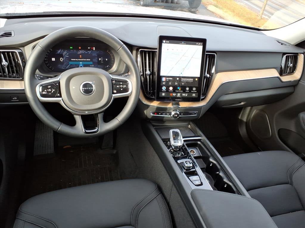 2026 Volvo XC60 Plus - Photo 11