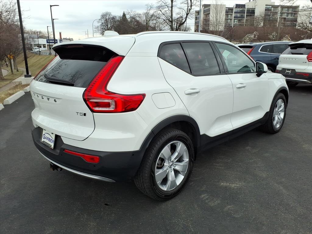 Used 2019 Volvo XC40 T5 Momentum SUV