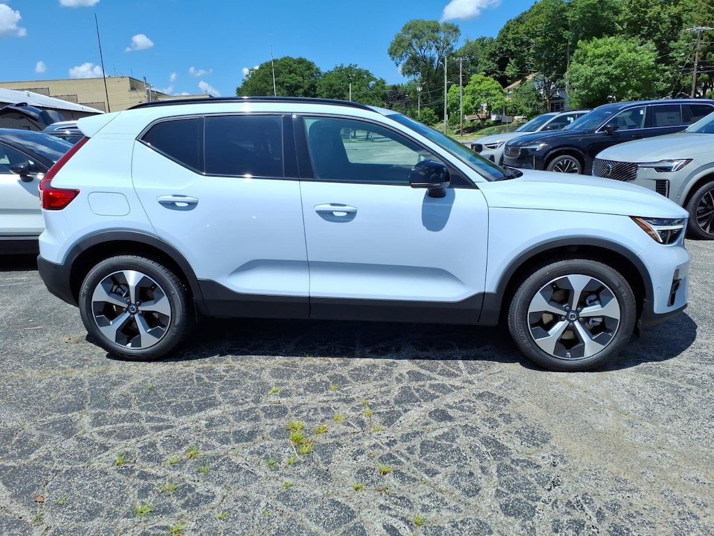New 2026 Volvo XC40 B5 Plus SUV