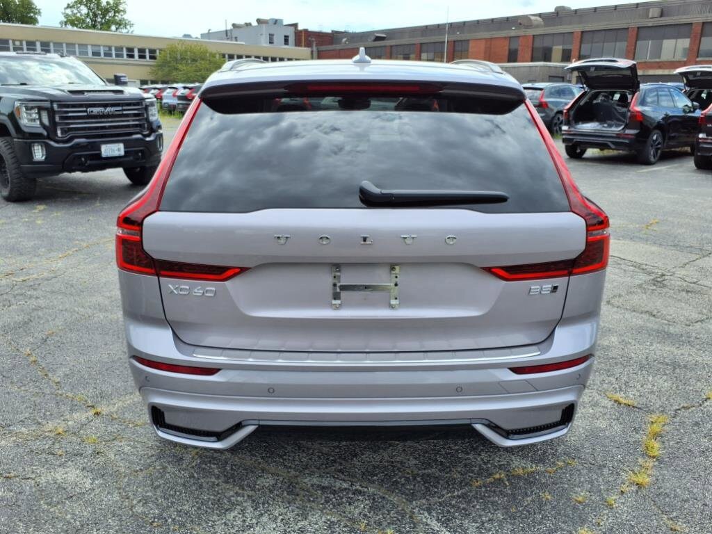 2026 Volvo XC60 B5 Plus photo 3