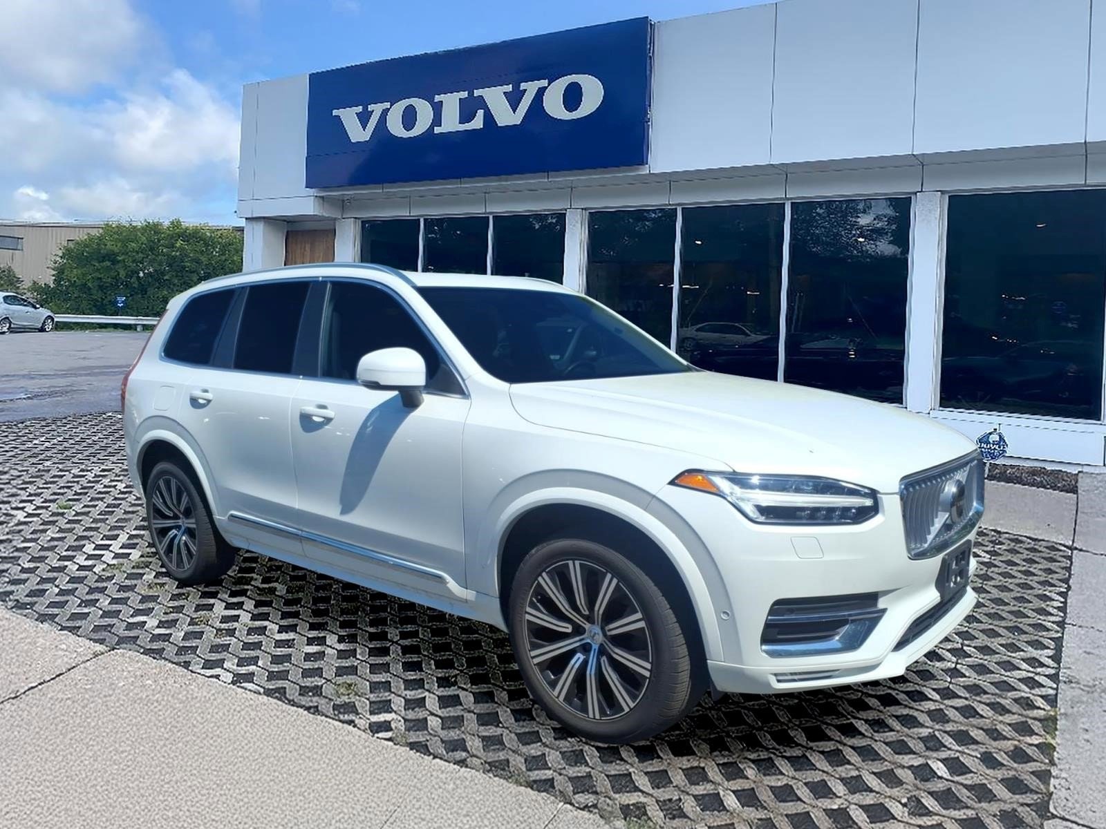 2023 Volvo XC90 B5 Plus 4WD's photo