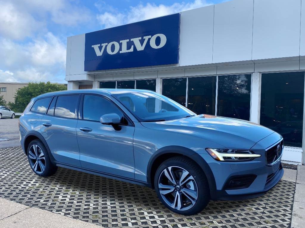 2026 Volvo V60 Cross Country Plus's photo