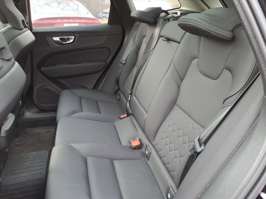 2026 Volvo XC60 Plus - Photo 9