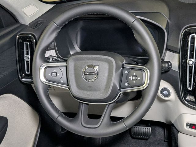 2026 Volvo XC40 Plus - Photo 17