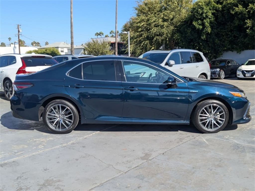 Used 2021 Toyota Camry Hybrid XLE Sedan