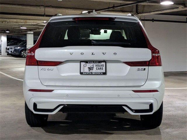 2025 Volvo XC60 B5 photo 4