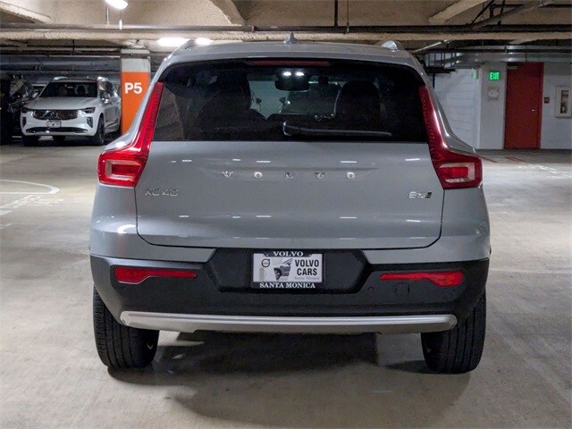 2025 Volvo XC40 photo 4
