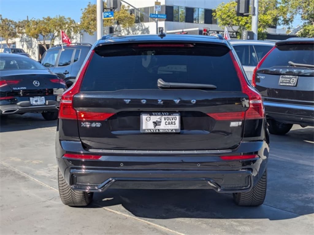 Used 2022 Volvo XC60 Recharge Plug-In Hybrid T8 R-Design SUV