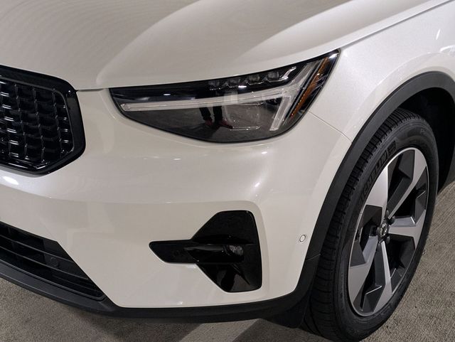 2026 Volvo XC40 Plus - Photo 9