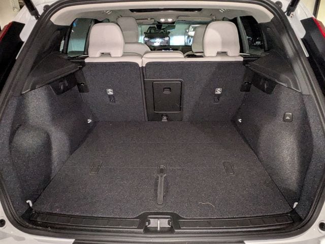 2026 Volvo XC40 Plus - Photo 28