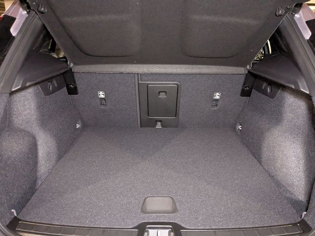 2026 Volvo XC40 Core - Photo 28