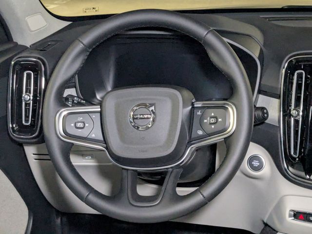 2026 Volvo XC40 Plus - Photo 17