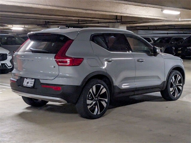 2025 Volvo XC40 photo 3