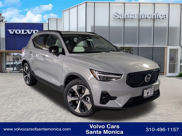 2026 Volvo XC40 SUV 
